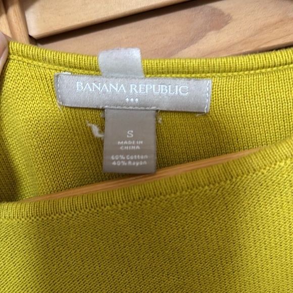 Banana Republic Sweater - Picture 3 of 3